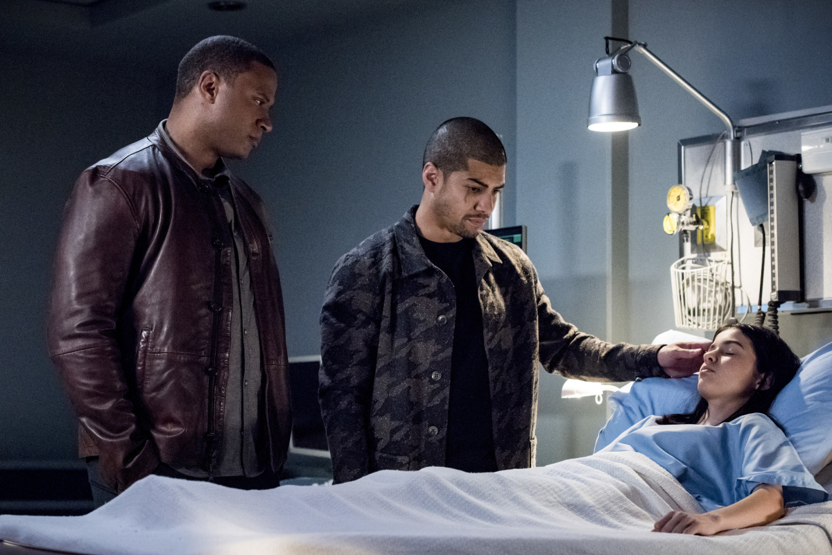 ARROW "Level Two" Images Reveal An Unexpected LEGENDS OF TOMORROW "Cameo"