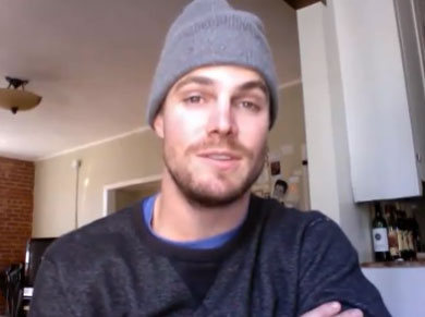 Stephen Amell Answers Fan Questions On Facebook