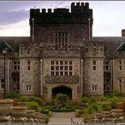 Parts Of Arrow To Shoot At Smallville’s “Luthor Mansion”