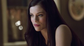 Photos: Jessica De Gouw Arrives In Arrow Episode 7 “Muse Of Fire”