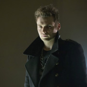 Arrow “State V. Queen” Description – [SPOILER] Returns