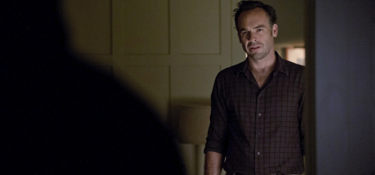 Interview: Paul Blackthorne Previews Tonight’s New Arrow, Lance Family Conflicts & More
