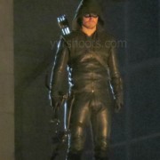 On Location Photo: Is The Arrow Wearing What We Think He’s Wearing?