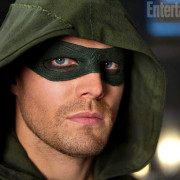EW Gets The First Actual Look At Oliver Queen’s New Mask