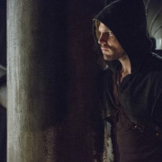 Arrow: 17 Preview Images From Episode #2.15 “The Promise”