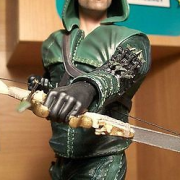 Stephen Amell Will Be Auctioning Off A Signed Arrow Statue For Charity