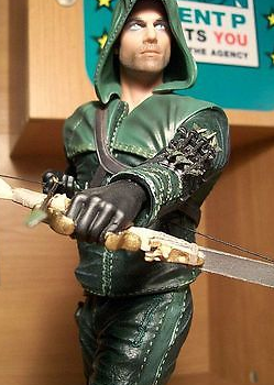 Stephen Amell Will Be Auctioning Off A Signed Arrow Statue For Charity