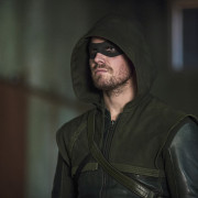 Arrow: Trailer For “Draw Back Your Bow”