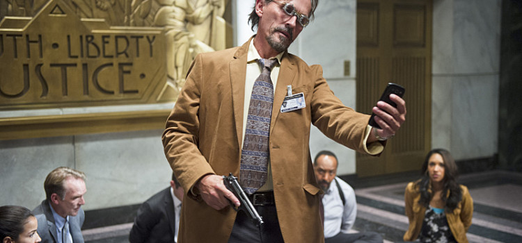 Photos: Arrow Villain Clock King Torments The Flash