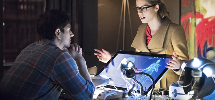 Arrow: Andrew Kreisberg Talks About THAT Ray/Felicity Scene