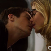 Oliver Will Find Out That Felicity Kissed Barry, Plus: More Vixen Talk