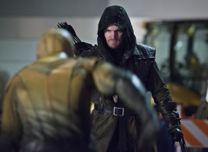 The Flash -- "Rogue Air" -- Image FLA122B_0425bc -- Pictured: Stephen Amell as Oliver Queen / Arrow  -- Photo: Diyah Pera/The CW -- ÃÂ© 2015 The CW Network, LLC. All rights reserved.