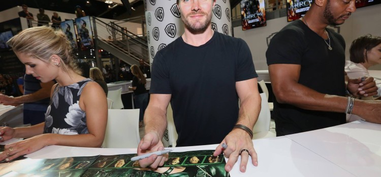 Arrow: Photos From The Comic-Con Autograph Signing