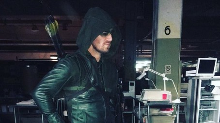 “Hello, Old Friend” – What Is Stephen Amell Doing In His Old Arrow Costume?