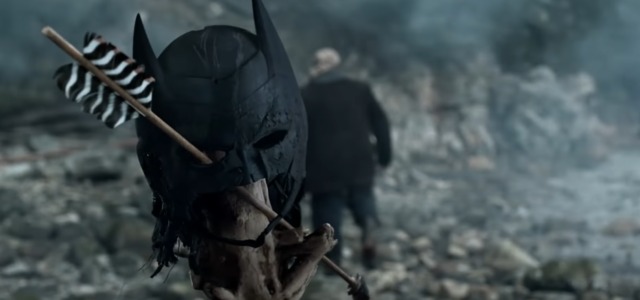 Batman’s Mask In Arrow Season Premiere Clip