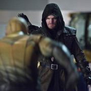 Photos: Oliver Queen Visits The Flash In “Rogue Air”